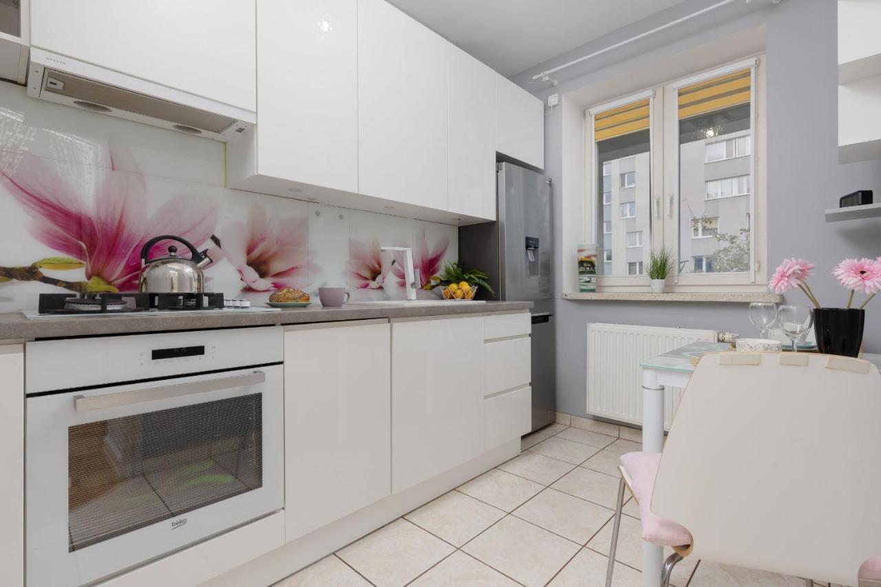 Studio Bielany With Home Office Near Metro Station By Noclegi Renters Varsovia Exterior foto