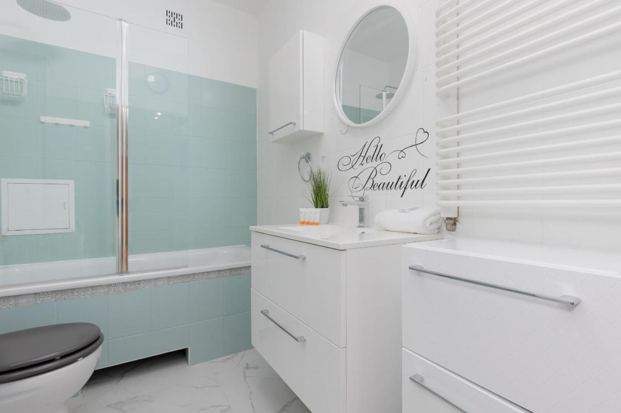 Studio Bielany With Home Office Near Metro Station By Noclegi Renters Varsovia Exterior foto